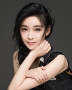 演员李眸,光影交织下的璀璨星途