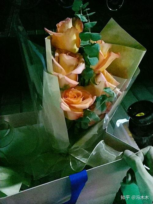 地摊卖花搞笑,地摊卖花引发的欢乐闹剧