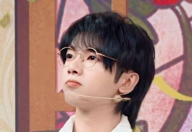 华晨宇的妹妹现在照片,青春靓丽照引网友热议